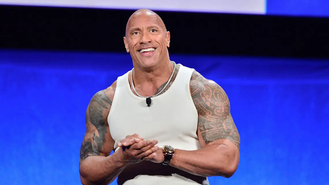 dwayne-johnson-ammette-di-fare-tardi-e-usare-bottiglie:-ecco-perche