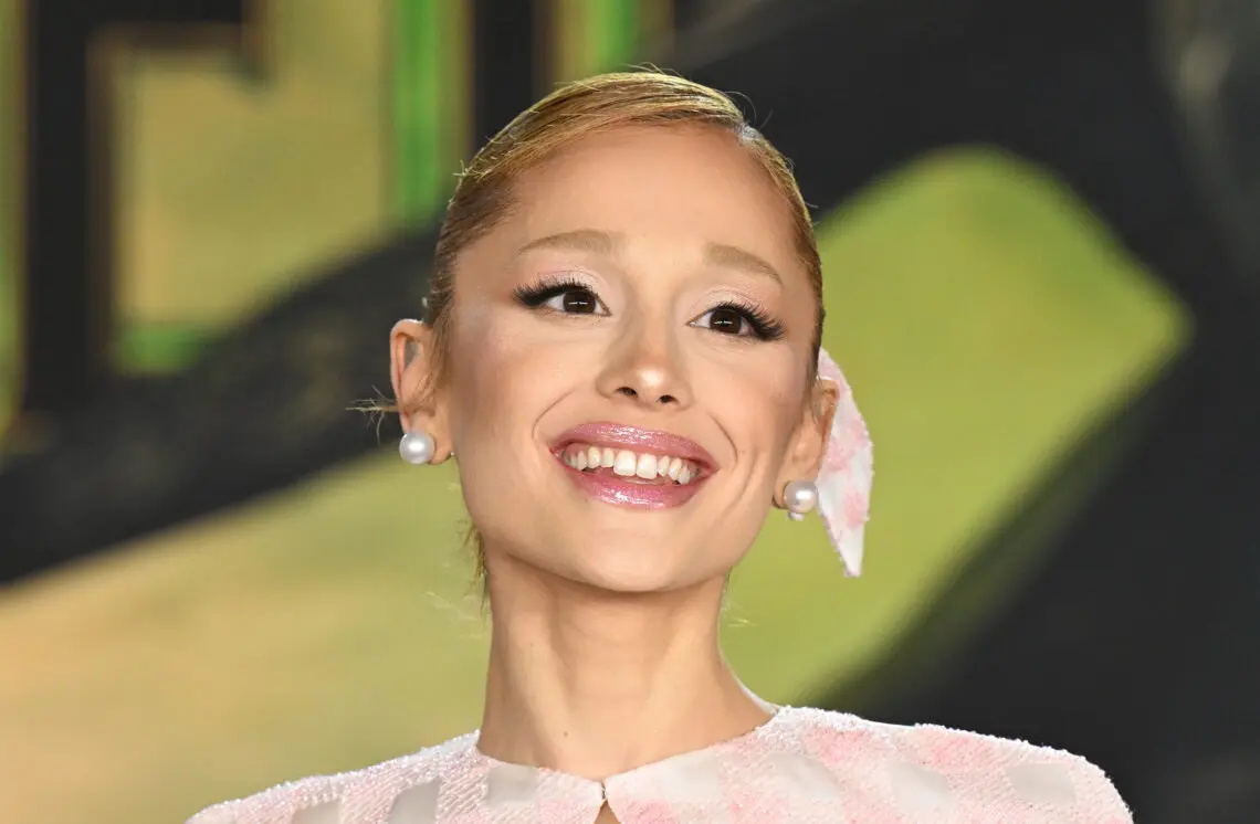 ariana-grande-si-commuove-per-le-critiche-sulla-bellezza-di-wicked