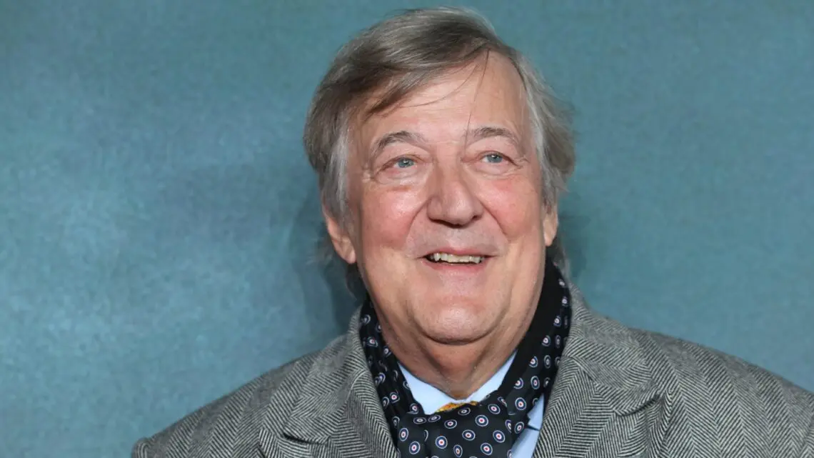 re-carlo-iii-nomina-cavaliere-stephen-fry,-carey-mulligan-onorata