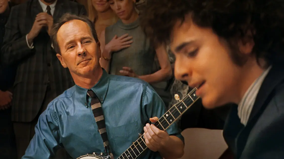 edward-norton-su-pete-seeger-e-bob-dylan-in-“a-complete-unknown