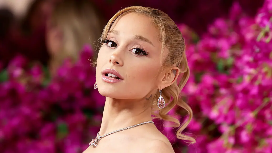 ariana-grande-svela:-il-film-di-adam-sandler-“waterboy”-mi-fa-piangere