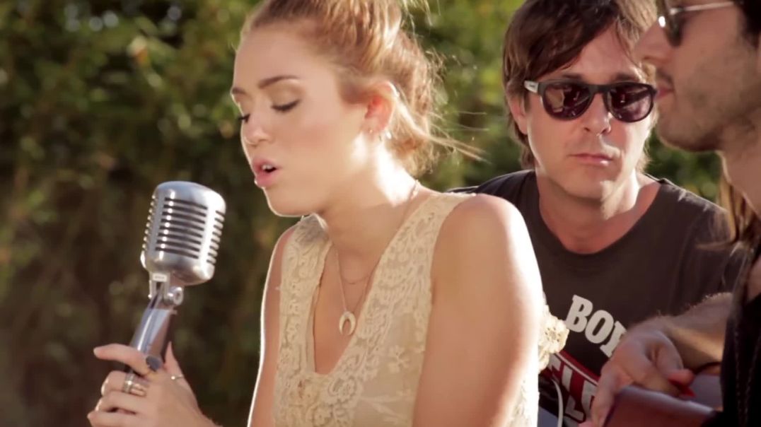 Miley Cyrus - The Backyard Sessions - "Look What They've Done To My Song"