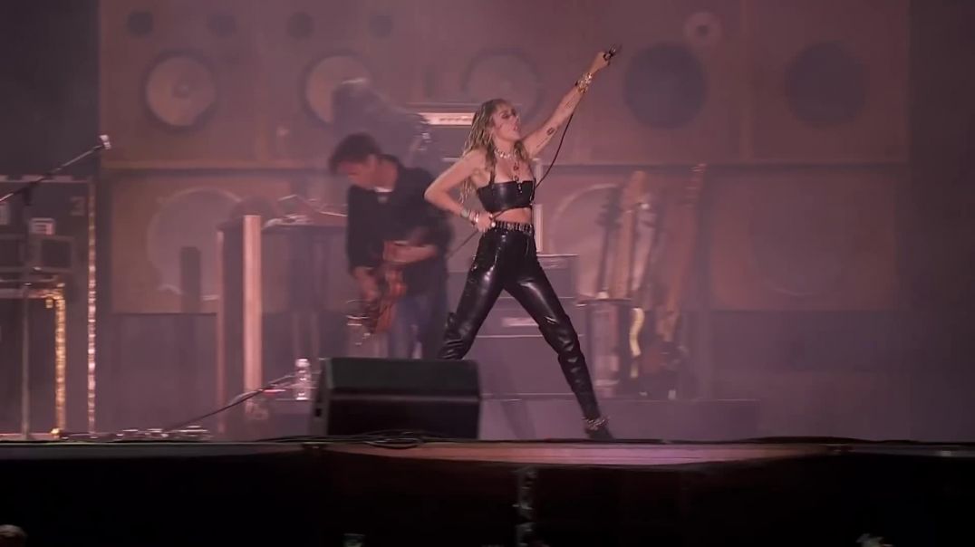 Miley Cyrus - “Mother’s Daughter” Official Live Performance at Tinderbox Festival