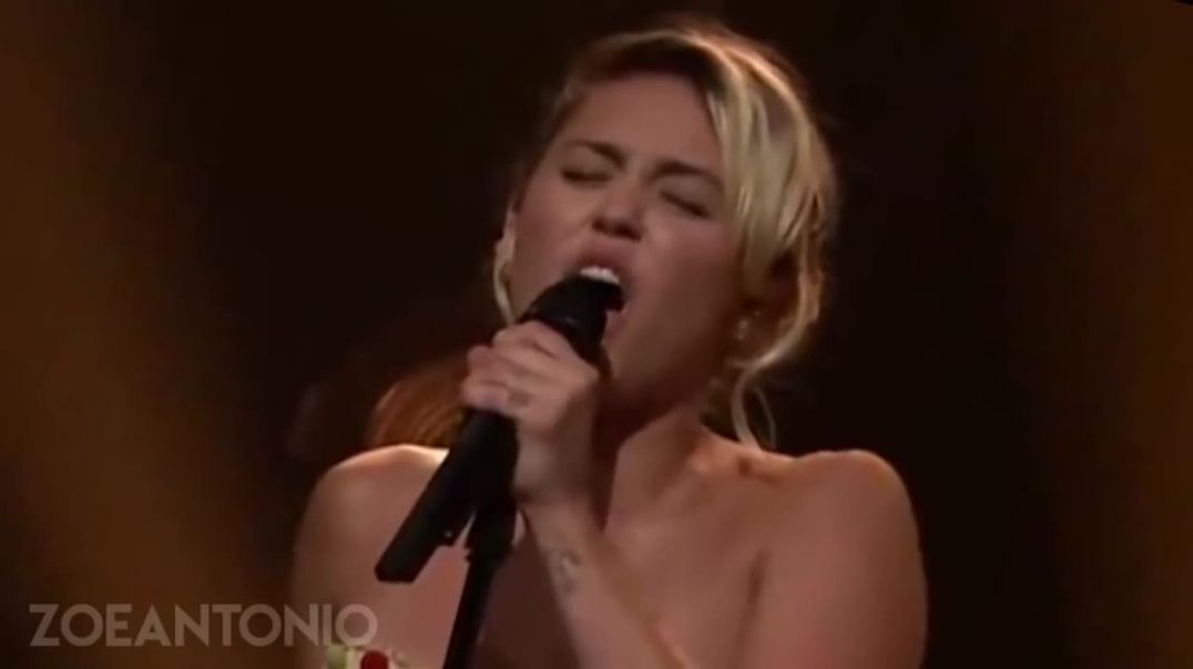 Miley Cyrus - Live "Baby, I'm in the Mood for You"