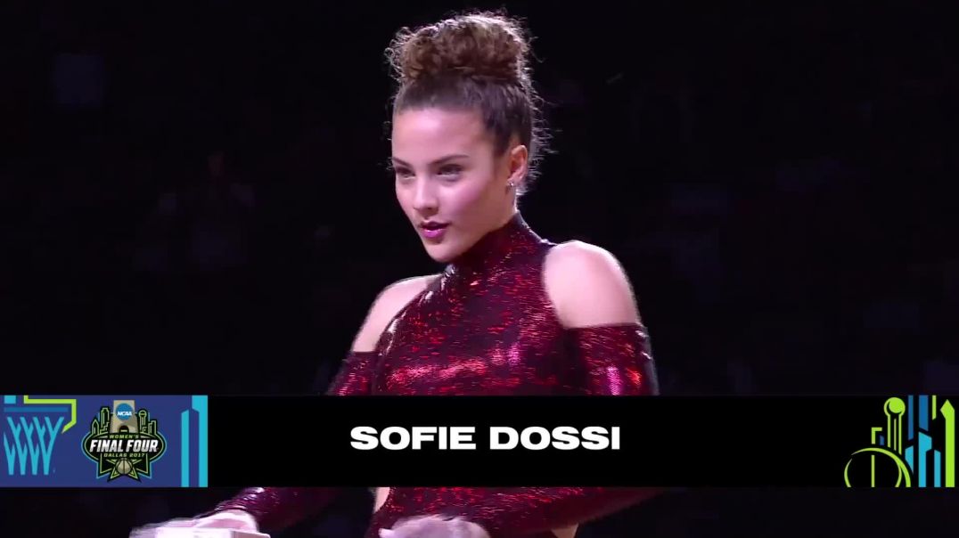 Sofie Dossi -  Basketbal Halftime Performance