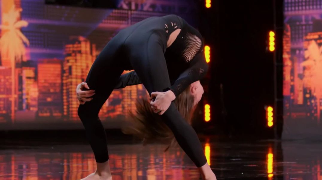 Marina Mazepa Is A Beautiful Ballerina With A Twist On Contortion!