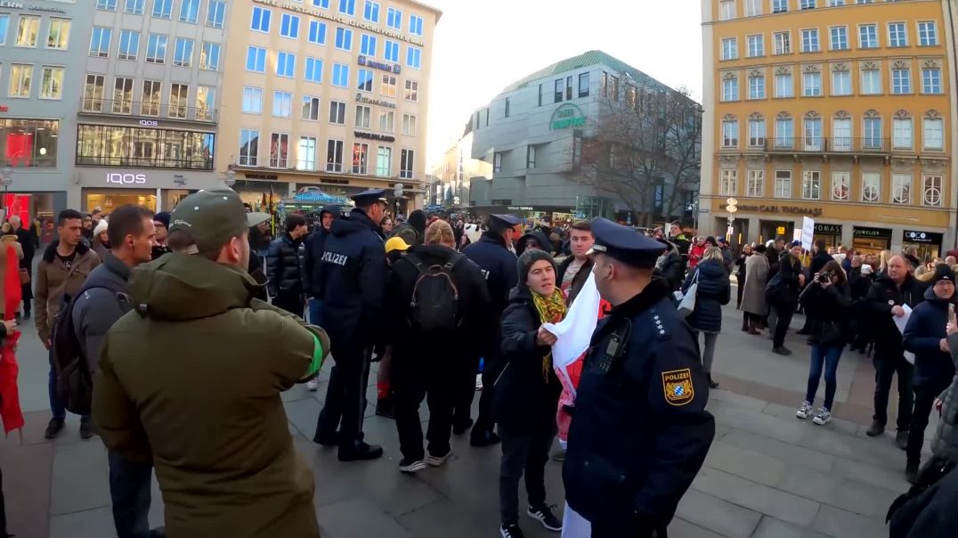 München - Linksstaat live: Antifa und Polizei gegen einzigen Journalisten vor Ort