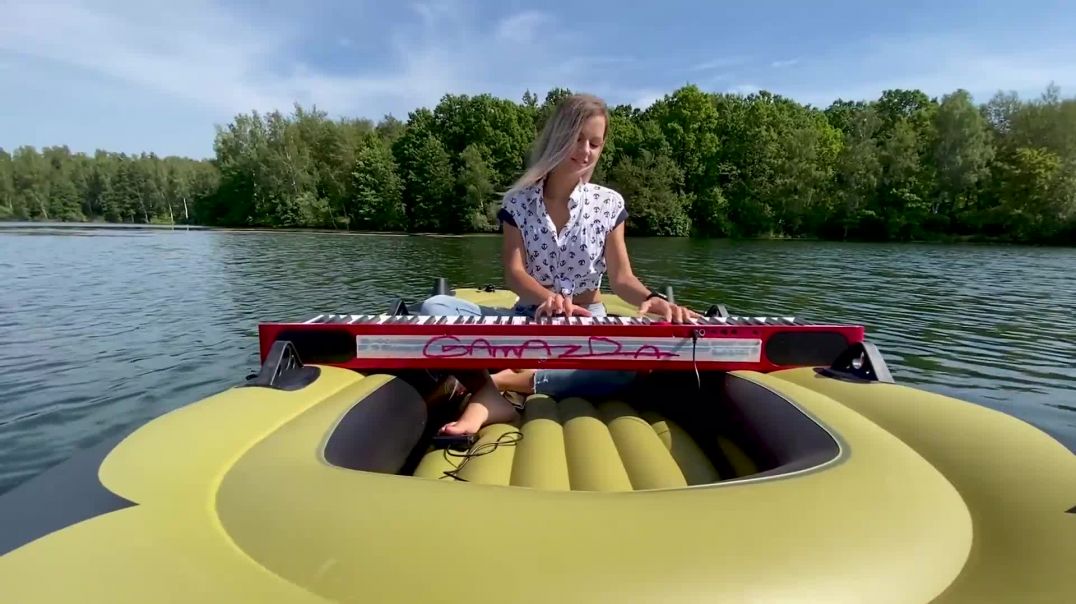 Relaxing Piano Music On The Boat