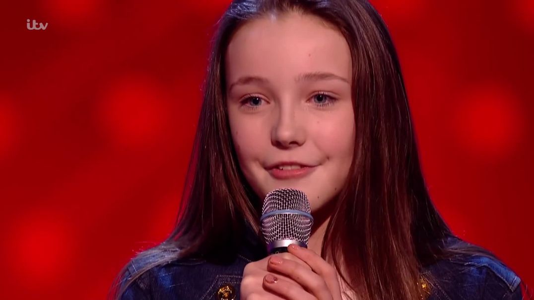 Lucy Thomas Performs "Moon River" - The Voice Kids UK 2018