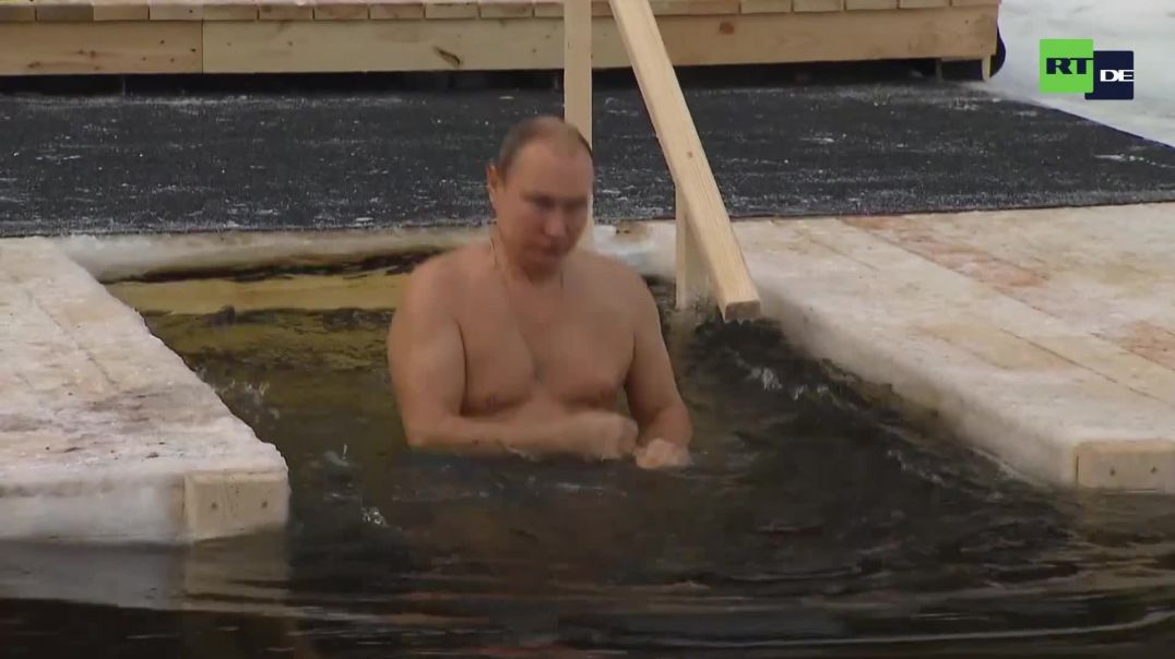 "Fürs Seelenheil" - Putin geht ins Eiswasser
