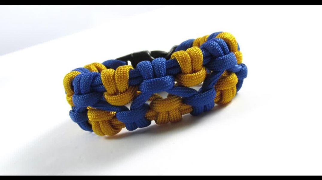 Crossed chain sennit paracord bracelet