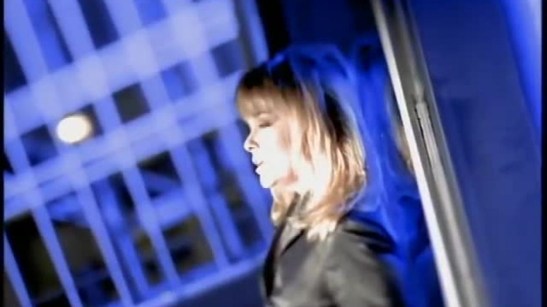 LeAnn Rimes - How Do I Live (Official Music Video)