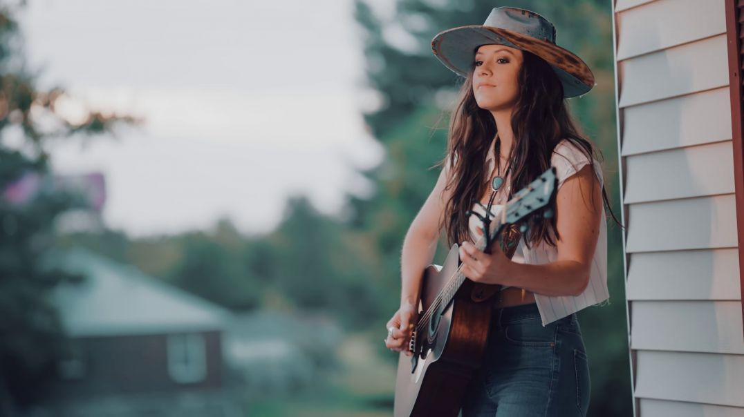 Maggie Baugh - Honey Be (Official Music Video)
