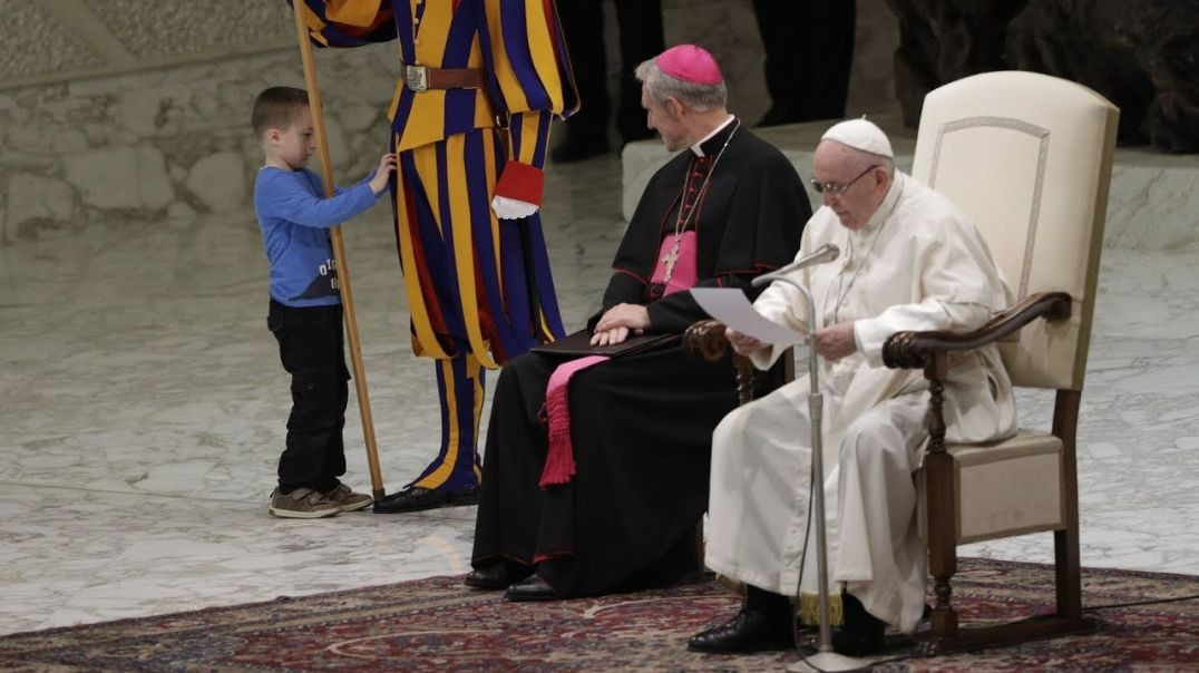 Junge stört Papst-Audienz: Zupfen an der Schweizergarde