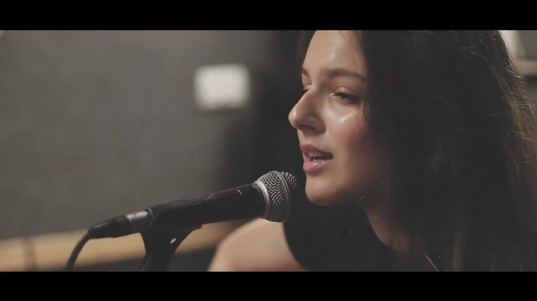 Noya Uzan - ⁣Απόψε θέλω να πιω (Heute Abend möchte ich etwas trinken)