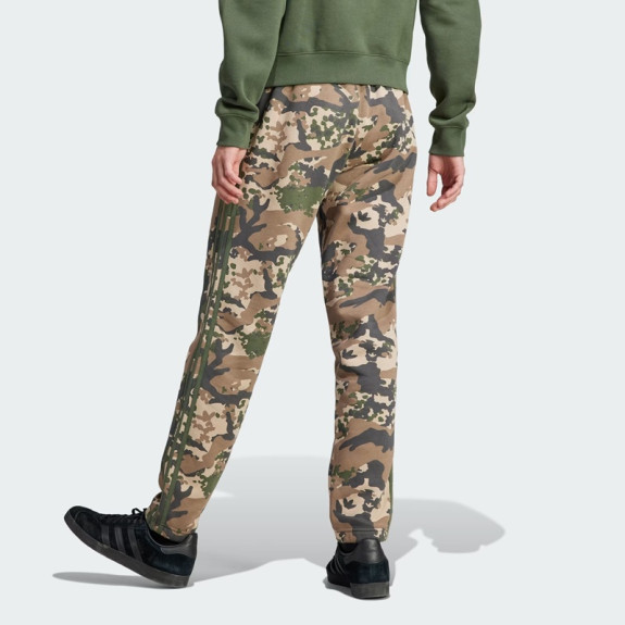 GRAPHICS CAMO SWEAT PANTS