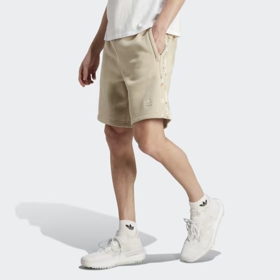 GRAPHIC CAMO STRIPE SHORTS