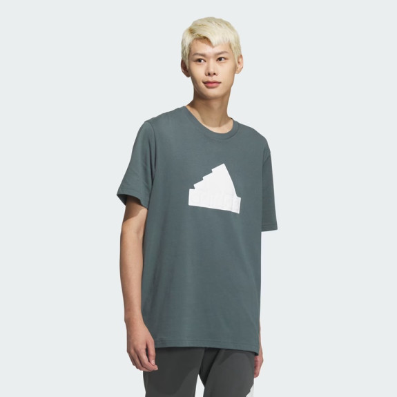 FUTURE ICONS BADGE OF SPORT TEE