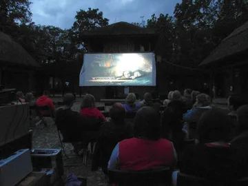Plenerowe kino w Ogródku Jordanowskim (zdjęcia)