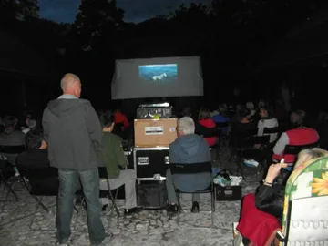 Plenerowe kino w Ogródku Jordanowskim (zdjęcia)