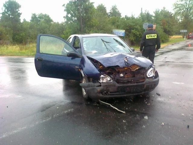 Wypadek na skrzyżowaniu w Nurze (zdjęcia)