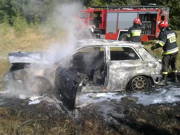 Spalił się samochód (zdjęcia)