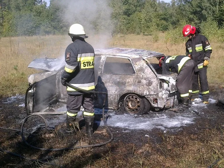 Spalił się samochód (zdjęcia)
