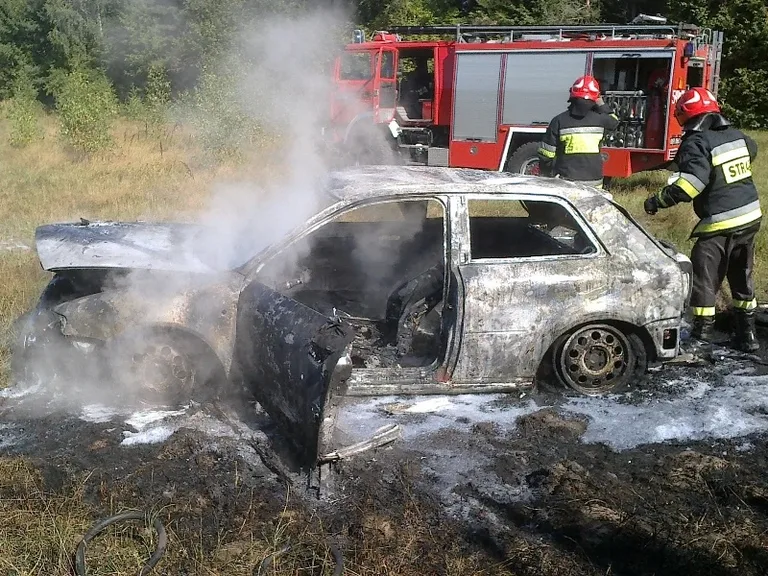 Spalił się samochód (zdjęcia)