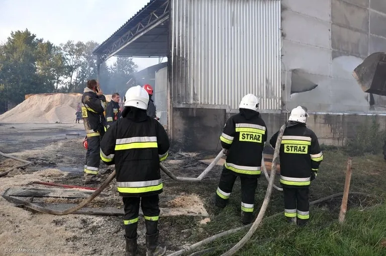 Pożar fabryki brykietu (zdjęcia)