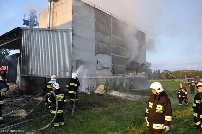 Pożar fabryki brykietu (zdjęcia)