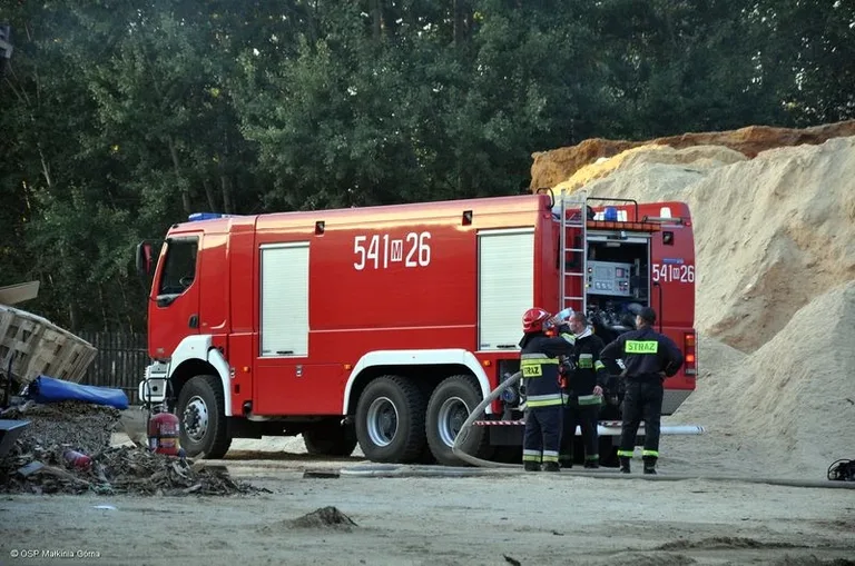 Pożar fabryki brykietu (zdjęcia)