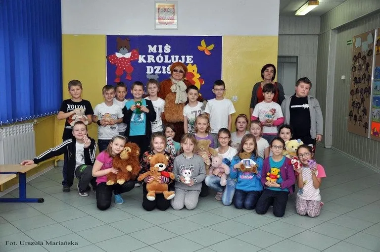 Andrzejkowe wróżby słuchaczy UTW (zdjęcia)