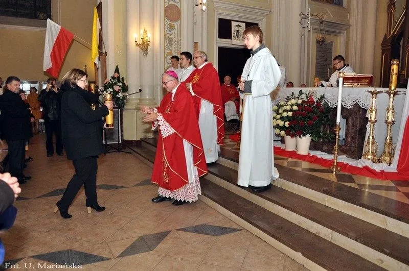 Dzieci nagrodzone przez biskupa (zdjęcia)