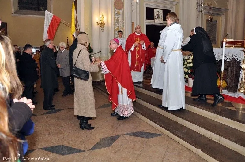 Dzieci nagrodzone przez biskupa (zdjęcia)