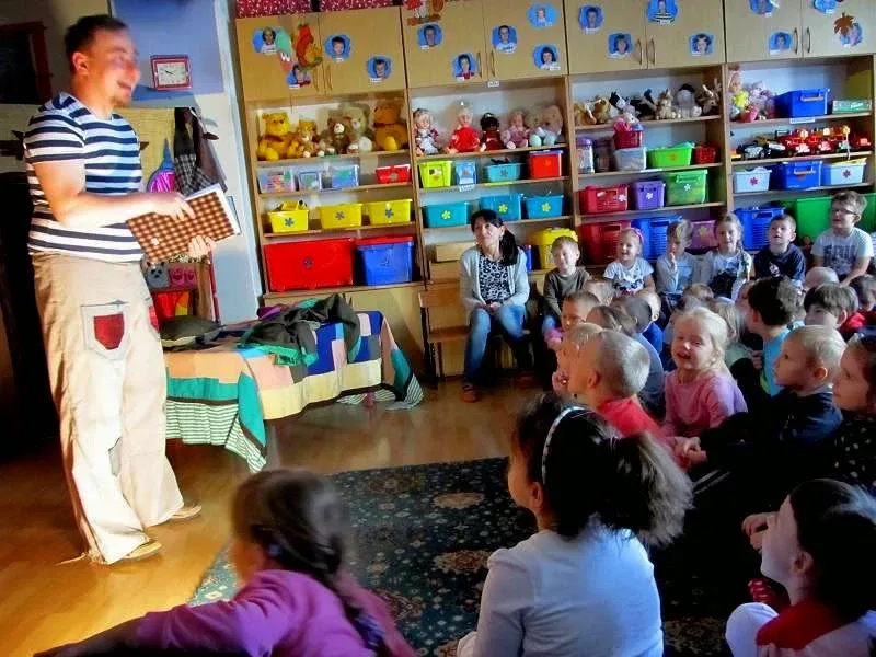Gucio Chusteczka u przedszkolaków (zdjęcia)