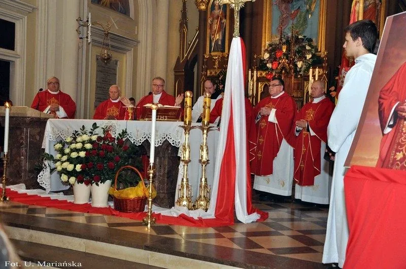 Dzieci nagrodzone przez biskupa (zdjęcia)