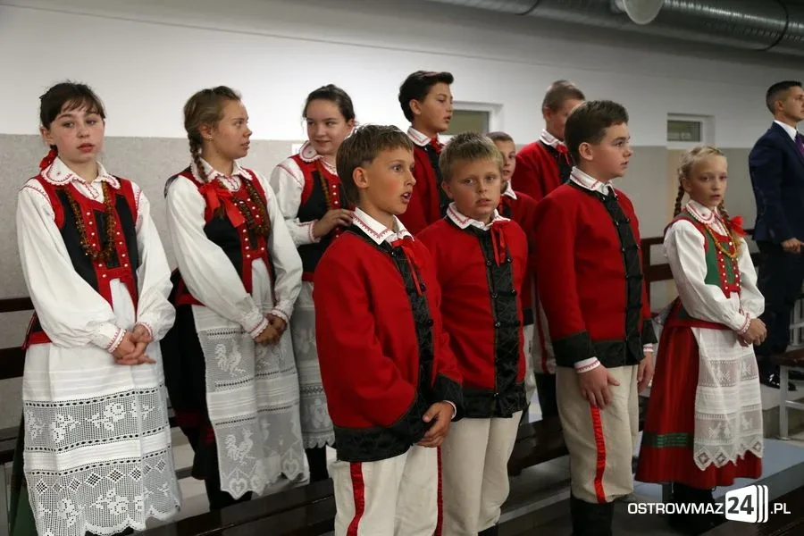 Dyrektorzy i nauczyciele odznaczeni (zdjęcia)