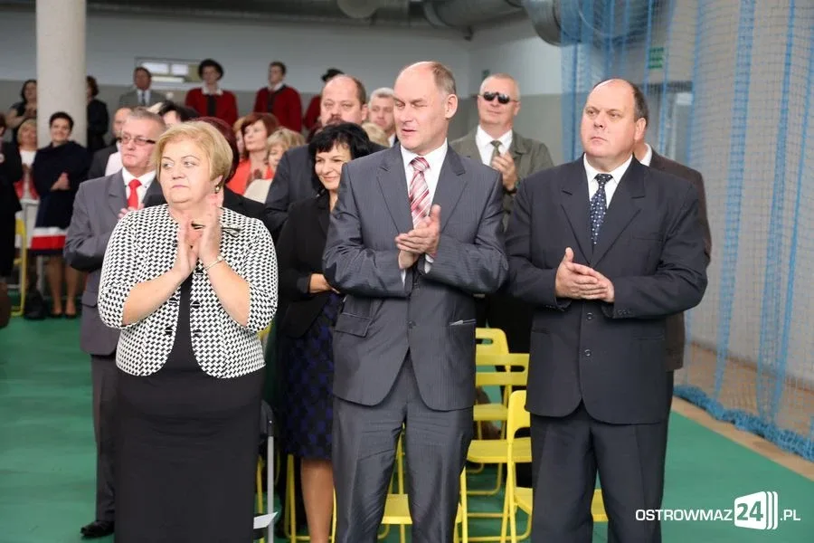 Dyrektorzy i nauczyciele odznaczeni (zdjęcia)