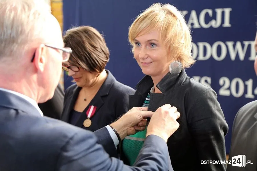 Dyrektorzy i nauczyciele odznaczeni (zdjęcia)