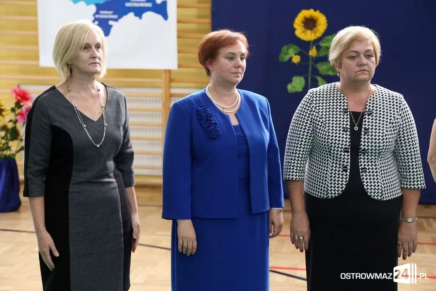 Dyrektorzy i nauczyciele odznaczeni (zdjęcia)
