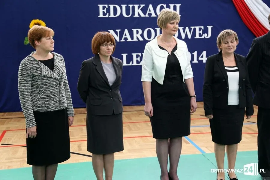 Dyrektorzy i nauczyciele odznaczeni (zdjęcia)