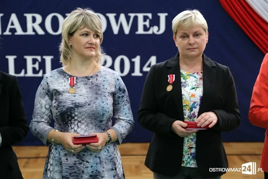 Dyrektorzy i nauczyciele odznaczeni (zdjęcia)