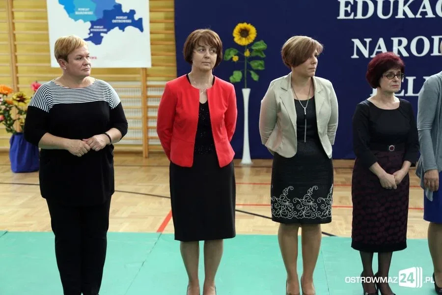 Dyrektorzy i nauczyciele odznaczeni (zdjęcia)