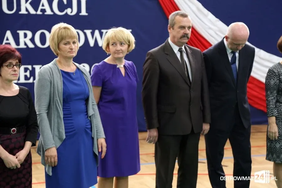 Dyrektorzy i nauczyciele odznaczeni (zdjęcia)