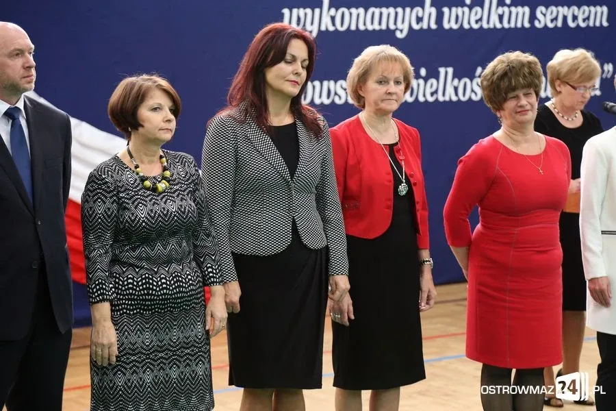 Dyrektorzy i nauczyciele odznaczeni (zdjęcia)