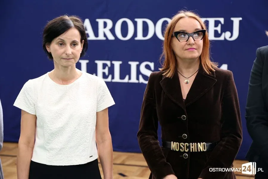 Dyrektorzy i nauczyciele odznaczeni (zdjęcia)