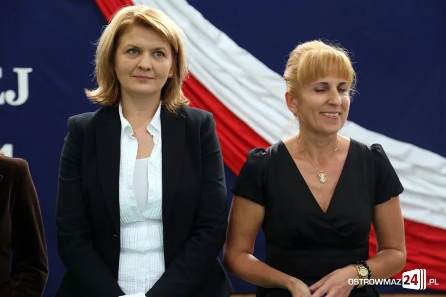 Dyrektorzy i nauczyciele odznaczeni (zdjęcia)