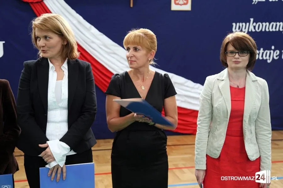 Dyrektorzy i nauczyciele odznaczeni (zdjęcia)