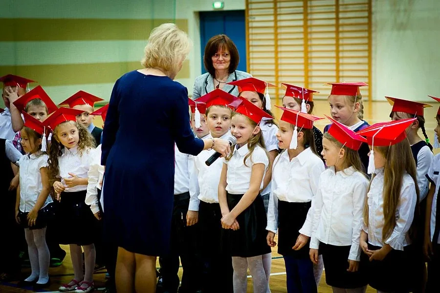 Uroczystość ślubowania klas pierwszych w SP nr 1 (zdjęcia)
