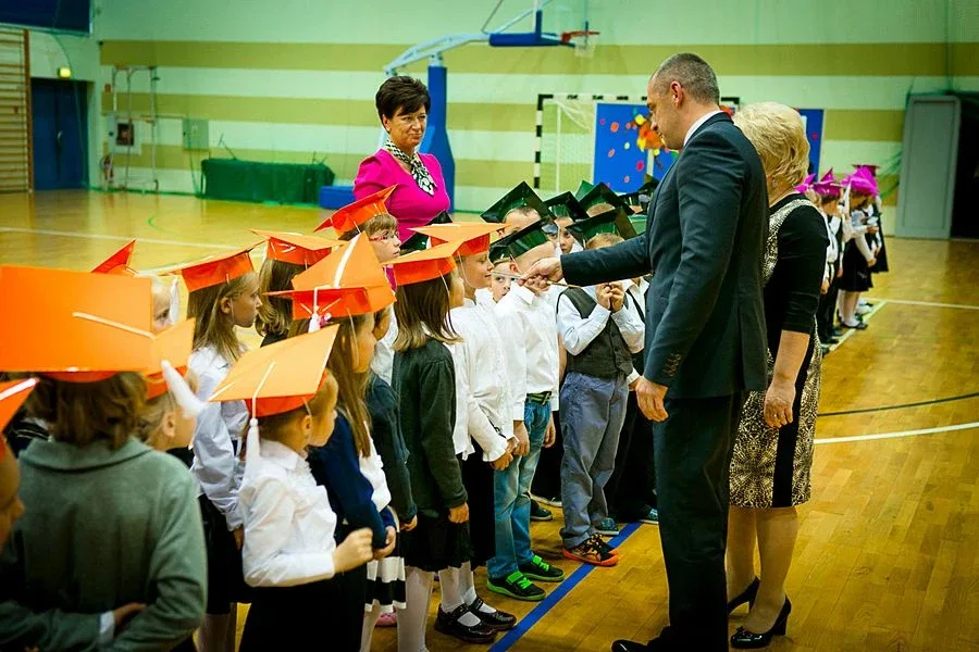 Uroczystość ślubowania klas pierwszych w SP nr 1 (zdjęcia)